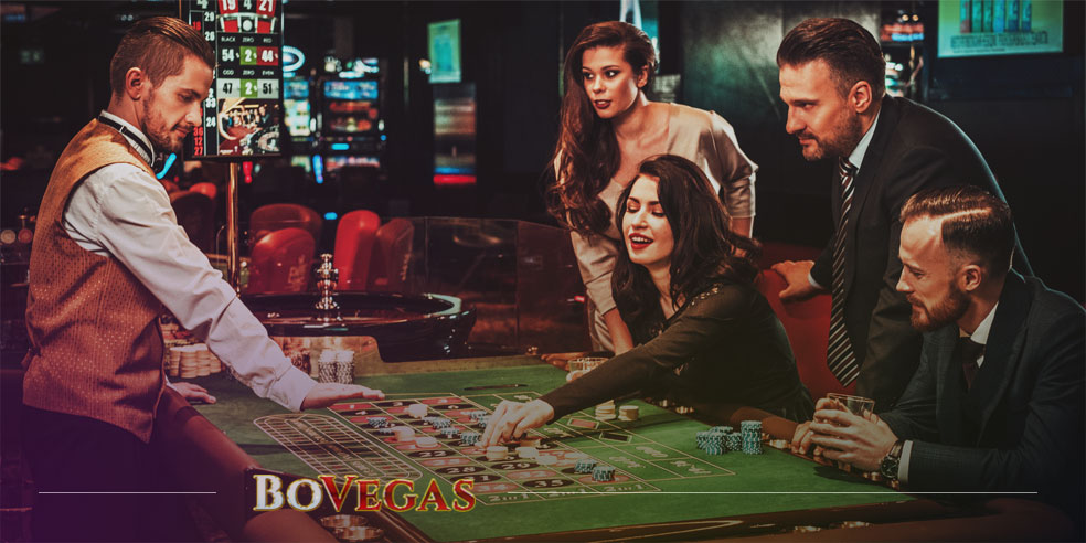 Casino Players Playing Roulette Strategy